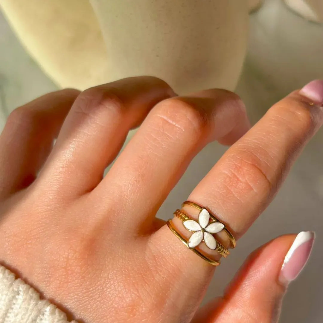 Elegant Flower Ring