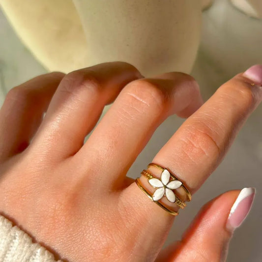 Elegant Flower Ring